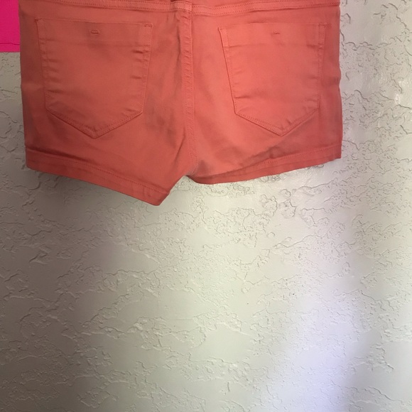 Shorts - Picture 3 of 5